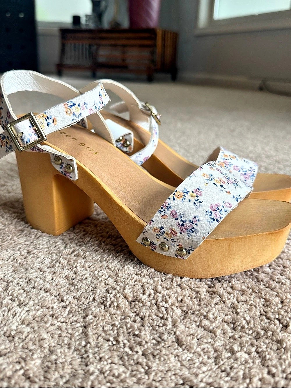 Madden Girl Floral Platform Sandals Brown & White US 7-NWOT (read description)